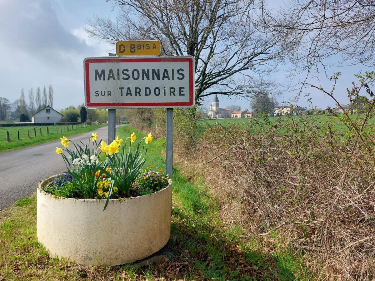 "Le Petit Bonheur" Gite Van 4 Tot 12 Personen Met Prive Vijver Van 2Ha Maisonnais-Sur-Tardoire Exterior foto